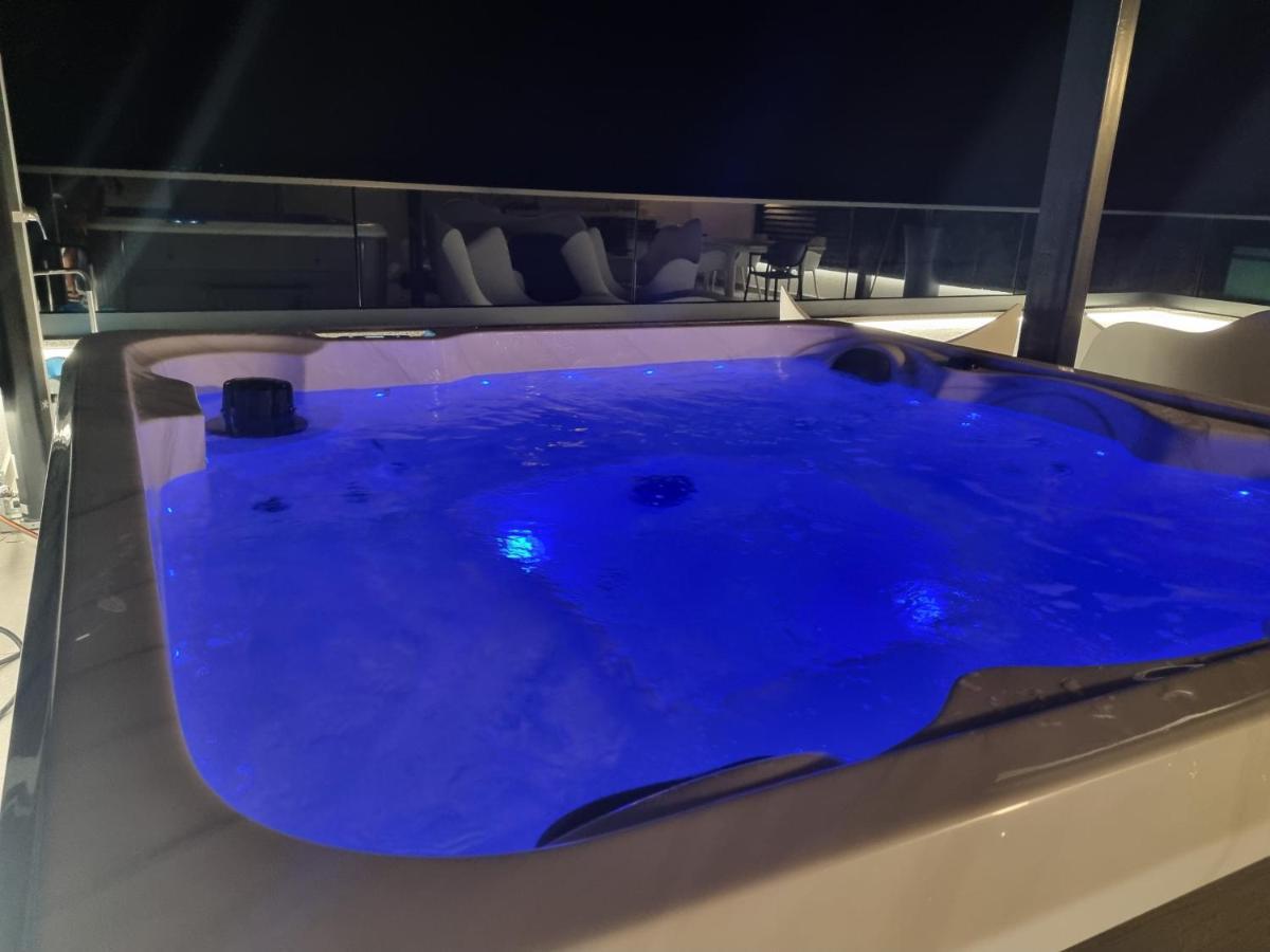 Luxury Apartment- Balcony- Private Rooftop And Jacuzzi- Common Pool Trogir Bagian luar foto